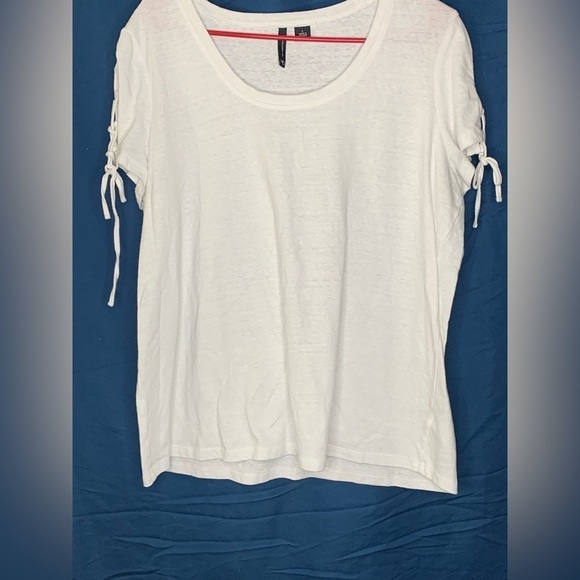 𝅺NEW directions white top-D - Picture 1 of 4